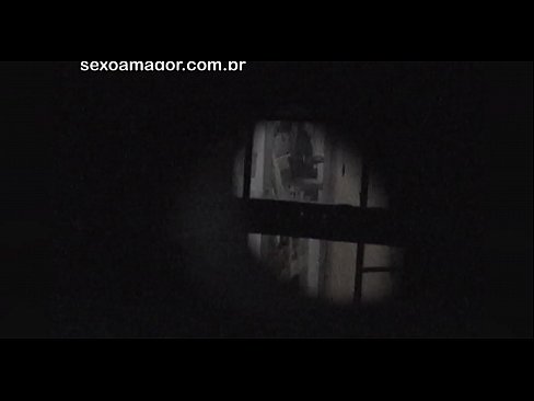 ❤️ Blondie blir hemligt videofilmad av en voyeur från grannskapet gömd bakom ihåliga tegelstenar ☑ Porno fb at sv.eviewporn-com.ru ﹏