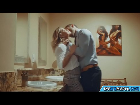 ❤️ När en bystig blondin förför dig på en offentlig toalett ☑ Porno fb at sv.eviewporn-com.ru ﹏